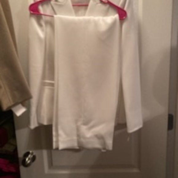 Business attire - Picture 2 of 5